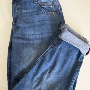 Democracy Blue Ankle & Cropped Jeans